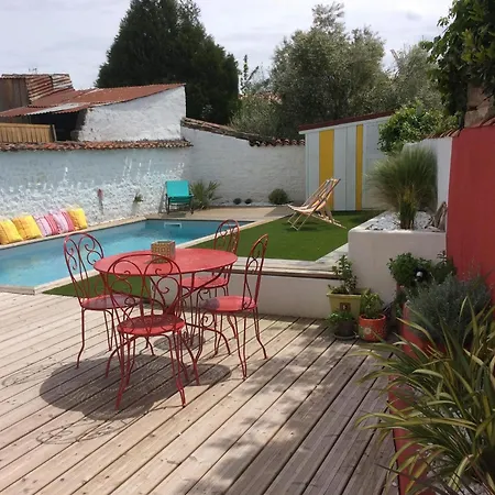 Hébergement de vacances La Maison En Couleur 4 étoiles 10 Pers Avec Piscine Privée La Tremblade